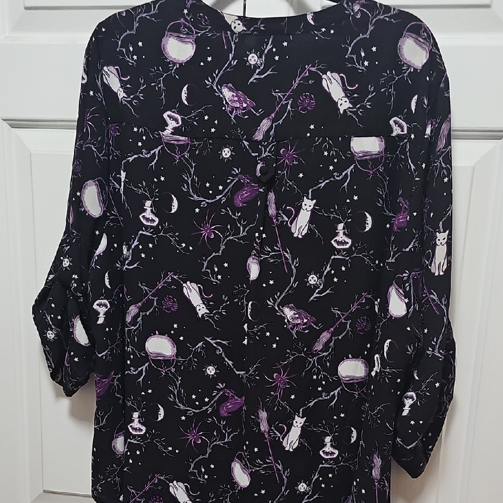 Torrid Disney Hocus Pocus Black and Purple Celestial Print Blouse - Picture 5 of 5